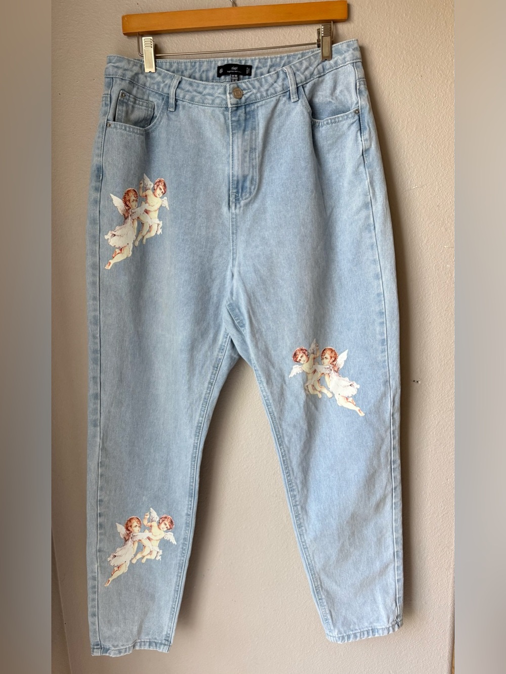 Missguided Riot High Rise Mom Jeans Light Wash Angel Print Women’s Size 12R